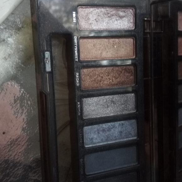 Naked Eyeshadow Pallet - Picture 2 of 5